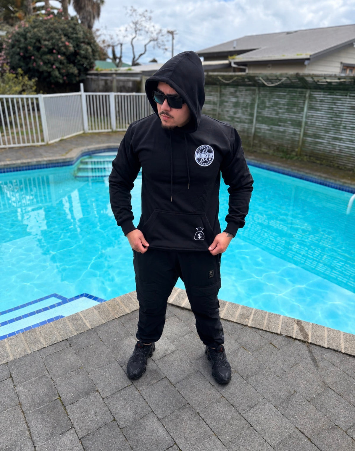 MONEYUP HOODY – BLACK & BLUE